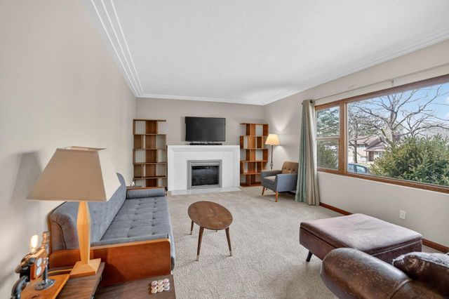 3921 Oak Park Circle, Waterloo, IA 50701