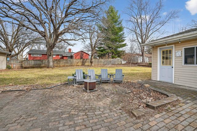 3921 Oak Park Circle, Waterloo, IA 50701