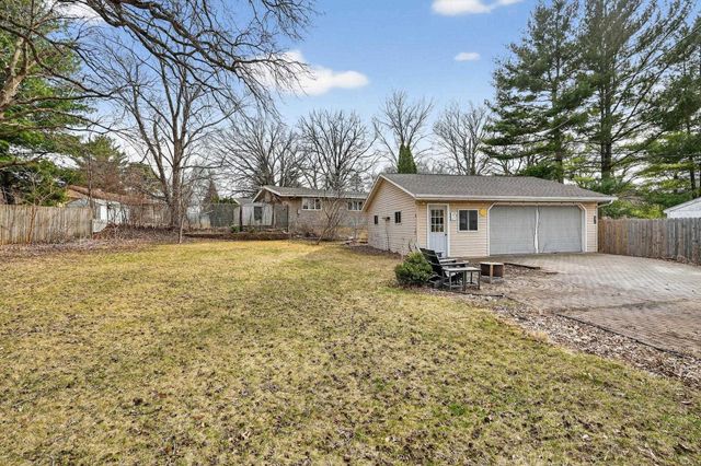 3921 Oak Park Circle, Waterloo, IA 50701