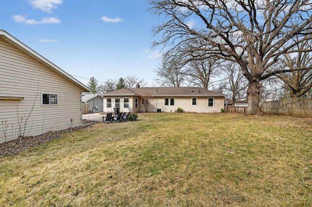 3921 Oak Park Circle, Waterloo, IA 50701