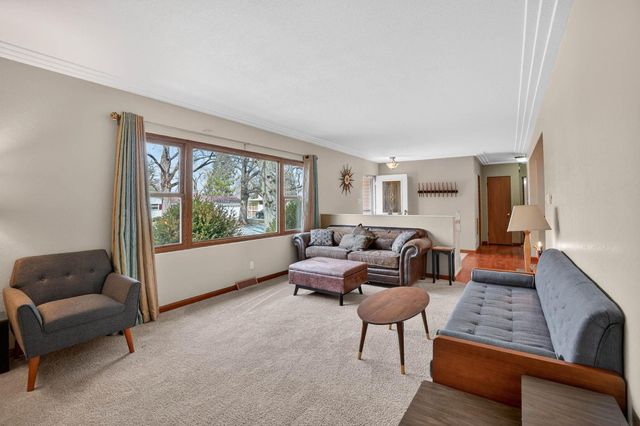 3921 Oak Park Circle, Waterloo, IA 50701