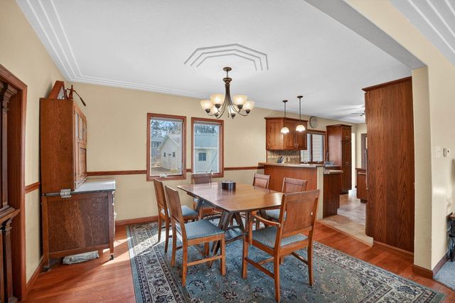 3921 Oak Park Circle, Waterloo, IA 50701