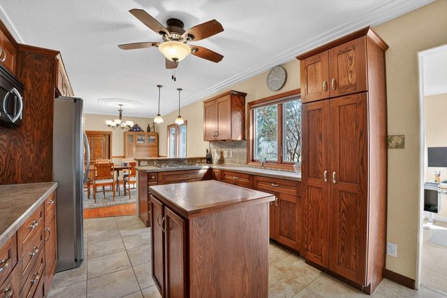 3921 Oak Park Circle, Waterloo, IA 50701