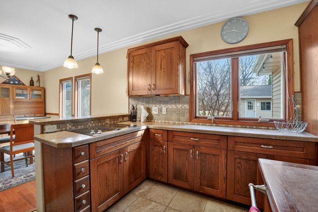 3921 Oak Park Circle, Waterloo, IA 50701