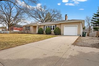 3921 Oak Park Circle, Waterloo, IA 50701