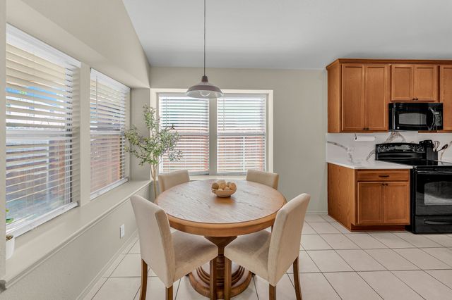 12109 Ridge Tree Road, Fort Worth, TX 76036