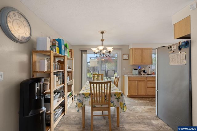 430 N 6th St, Harrisburg, OR 97446