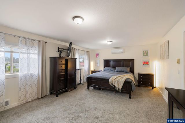 430 N 6th St, Harrisburg, OR 97446