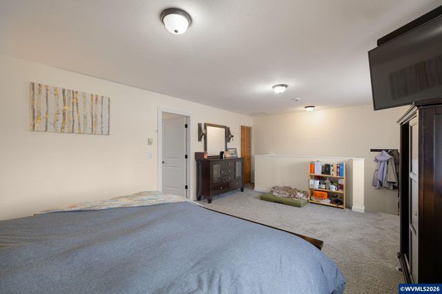 430 N 6th St, Harrisburg, OR 97446