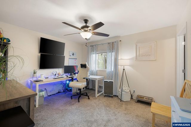430 N 6th St, Harrisburg, OR 97446