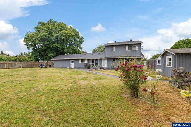 430 N 6th St, Harrisburg, OR 97446