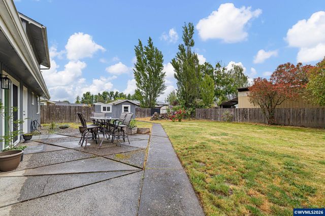 430 N 6th St, Harrisburg, OR 97446
