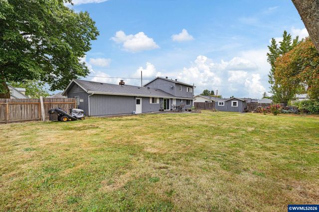 430 N 6th St, Harrisburg, OR 97446