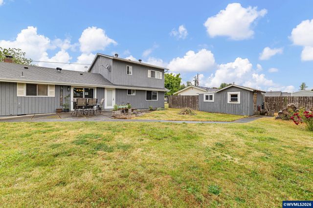430 N 6th St, Harrisburg, OR 97446