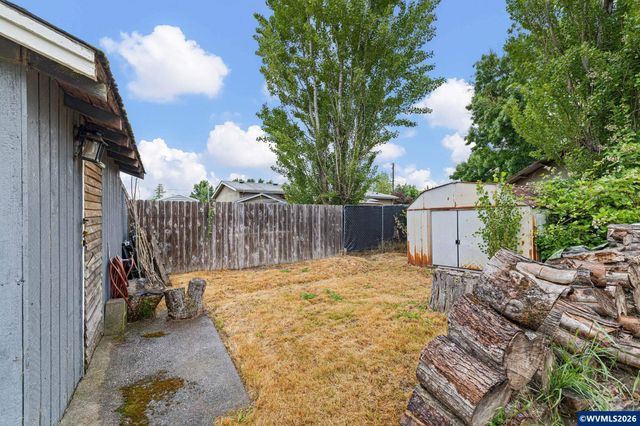 430 N 6th St, Harrisburg, OR 97446