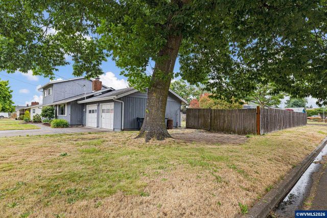430 N 6th St, Harrisburg, OR 97446