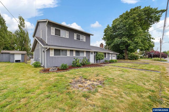 430 N 6th St, Harrisburg, OR 97446