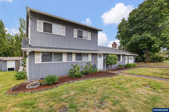 430 N 6th St, Harrisburg, OR 97446