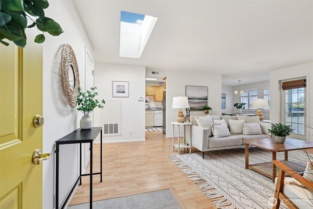 514 Bell Street, Edmonds, WA 98020