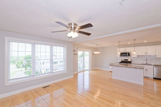 1204 Hazelwood Way 1204, Clinton, MA 01510