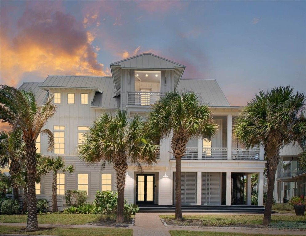200 Round Road, Port Aransas, TX 78373
