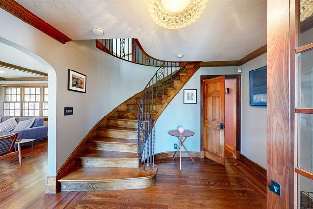 32 Alberta, Brookline, MA 02467