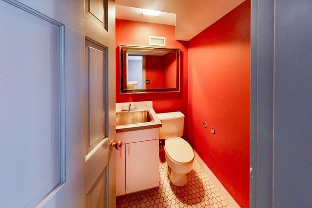 32 Alberta, Brookline, MA 02467