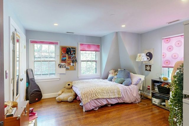 32 Alberta, Brookline, MA 02467