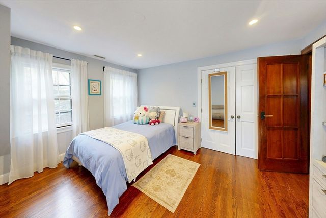 32 Alberta, Brookline, MA 02467