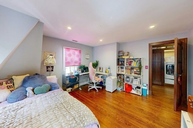 32 Alberta, Brookline, MA 02467