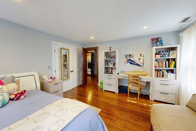 32 Alberta, Brookline, MA 02467