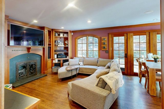 32 Alberta, Brookline, MA 02467