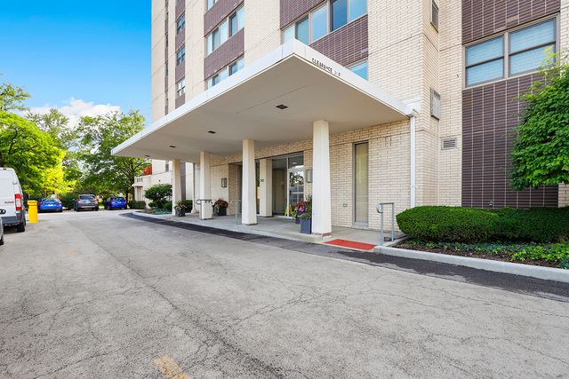 141 N La Grange Road 805, La Grange, IL 60525