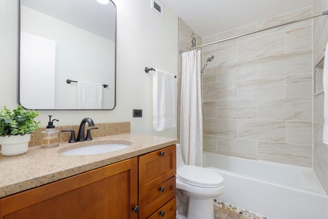 141 N La Grange Road 805, La Grange, IL 60525