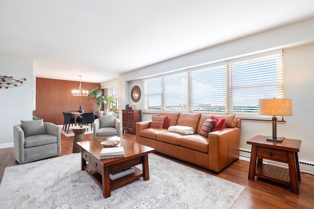 141 N La Grange Road 805, La Grange, IL 60525
