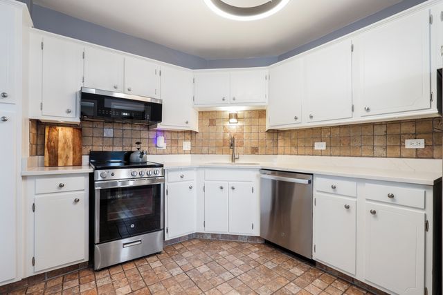 141 N La Grange Road 805, La Grange, IL 60525