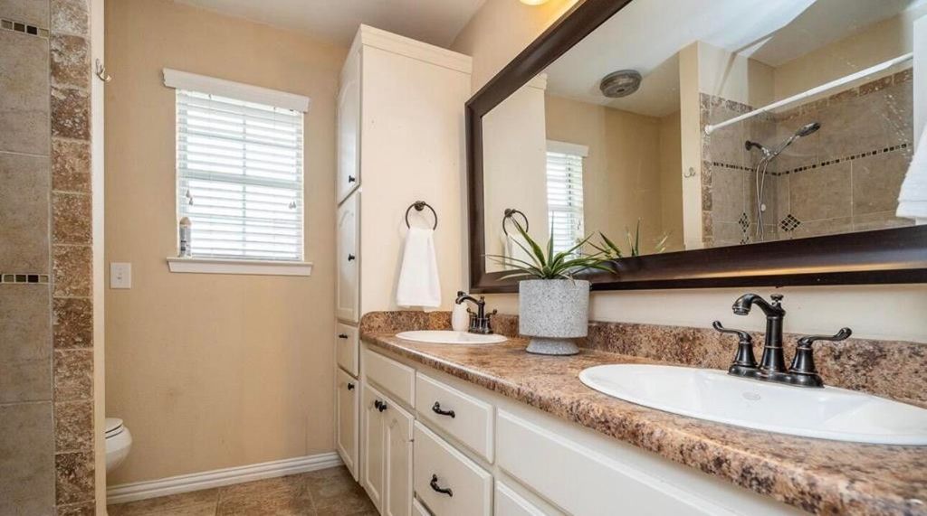 Image 12 of property listing at 1304 Sea Island Road, San Angelo, TX 76904