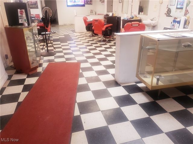 17705 Euclid Avenue, Cleveland, OH 44112