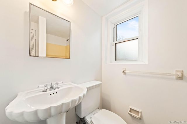 32 Bramble Brook Road, Ardsley, NY 10502