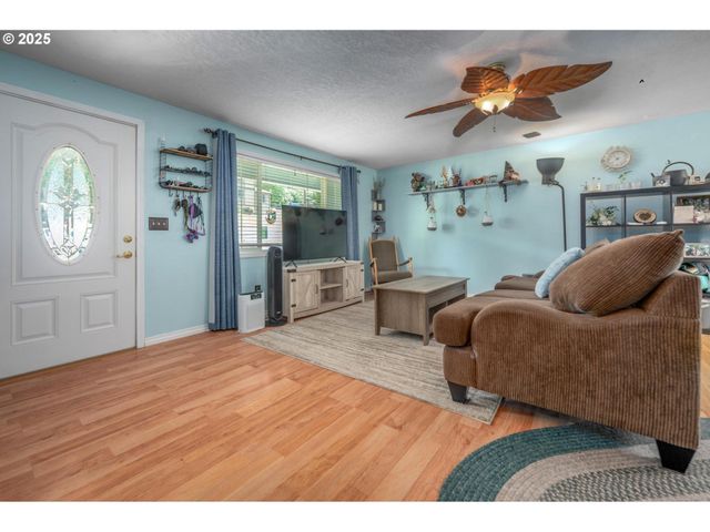 750 Ne HILL Way, Estacada, OR 97023
