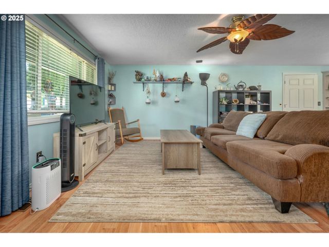 750 Ne HILL Way, Estacada, OR 97023