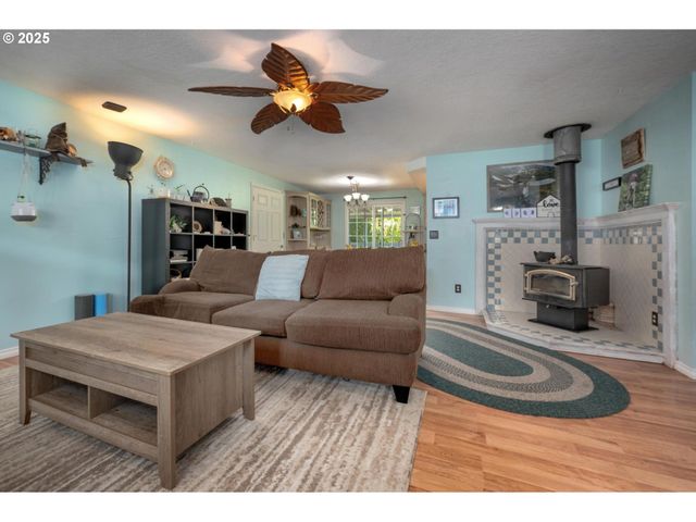 750 Ne HILL Way, Estacada, OR 97023