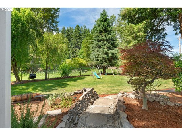 750 Ne HILL Way, Estacada, OR 97023