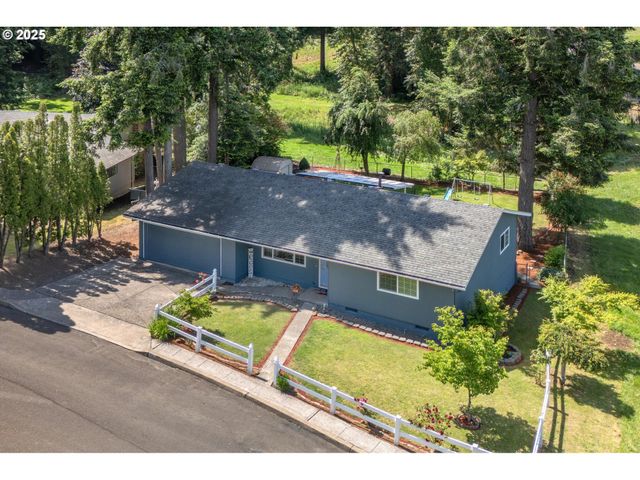 750 Ne HILL Way, Estacada, OR 97023