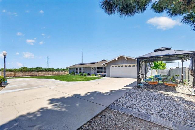704 N Hayes Avenue, Fresno, CA 93723