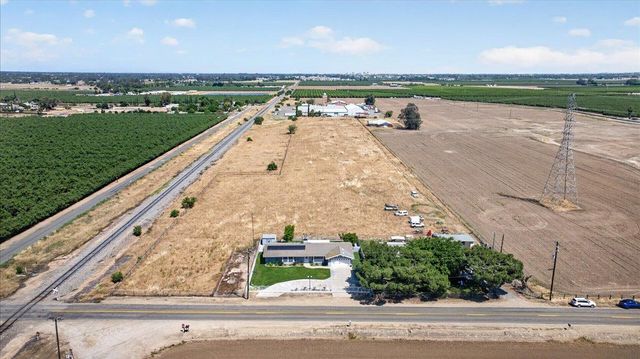 704 N Hayes Avenue, Fresno, CA 93723
