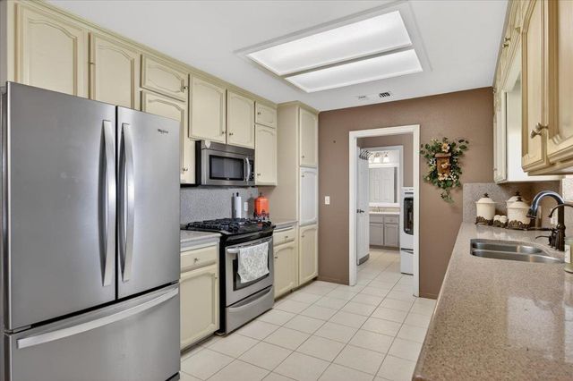 704 N Hayes Avenue, Fresno, CA 93723