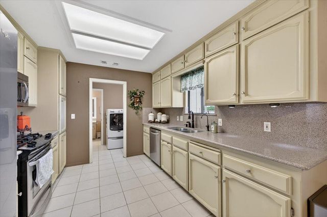 704 N Hayes Avenue, Fresno, CA 93723