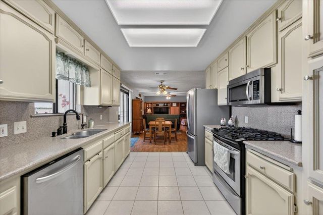 704 N Hayes Avenue, Fresno, CA 93723