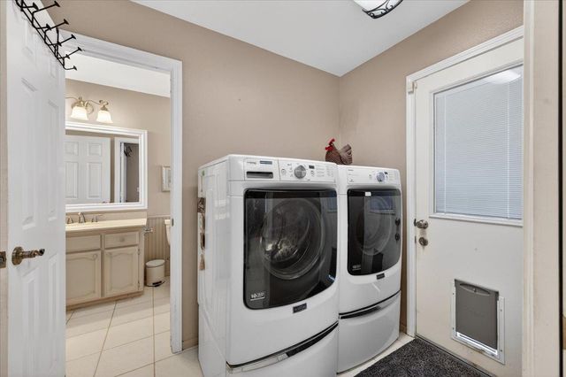 704 N Hayes Avenue, Fresno, CA 93723